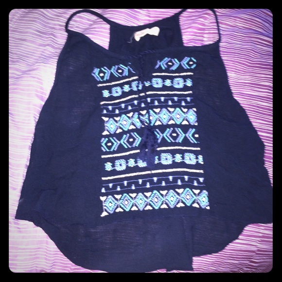 Cute hollister top!