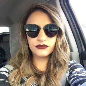Meet your Posher, Adriana