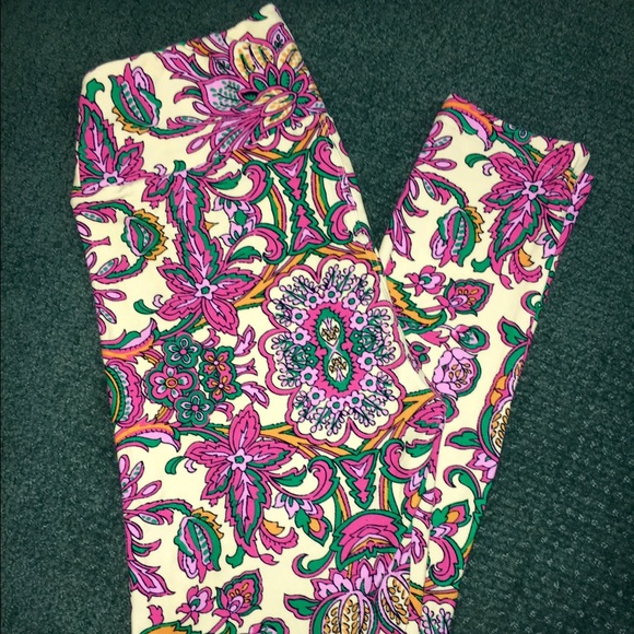 🦄Lularoe OS "Lilly P" Cream Pink Paisley print 🦄