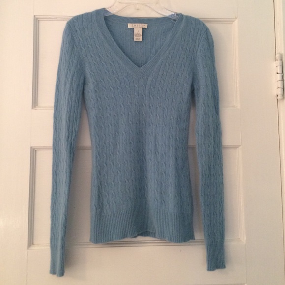 NEW w/o tags 100% Cashmere V Neck Sweater