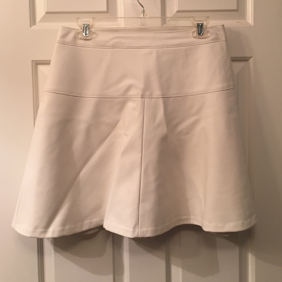 Banana Republic Cream Pleather Skirt with Lining - Picture 3 of 4