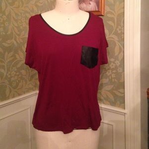Tshirt with faux leather binding and pocket