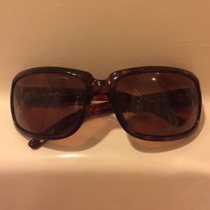 Isabella Costa sunglasses