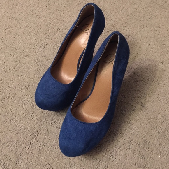 Size 5 wedge shoe