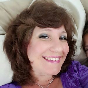 Meet your Posher, Deena