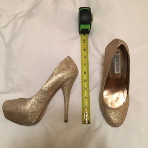 Gold Steve Madden heels sz 7 1/2