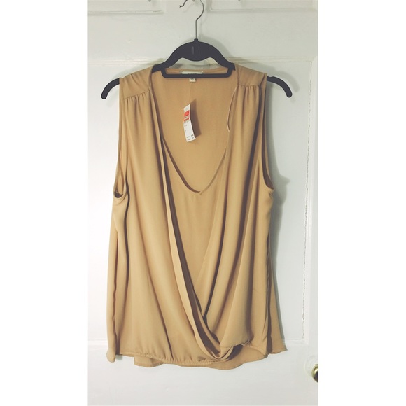 Chic Sleeveless Blouse