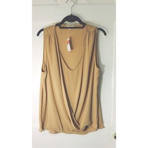 Chic Sleeveless Blouse