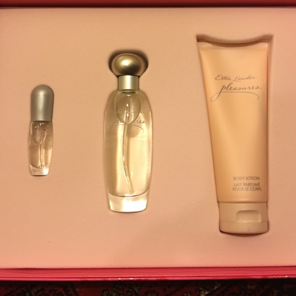Estee Lauder Pleasures gift set