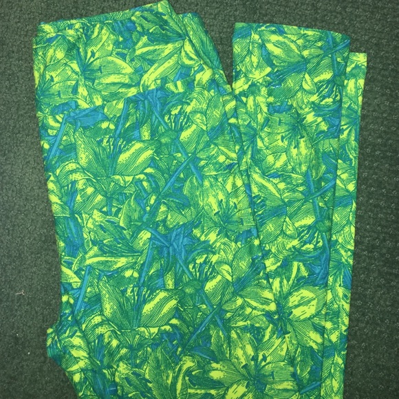 🍍Lularoe OS ALOHA! Lilly Floral Print Leggings 🍍