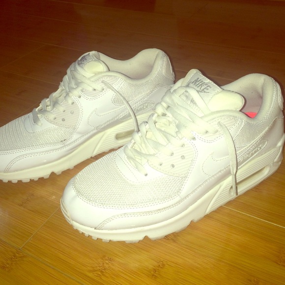 NIKE AIR MAXES