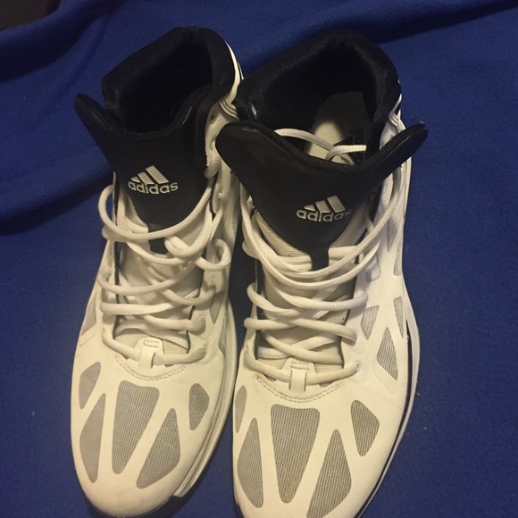 Men's basketball shoes