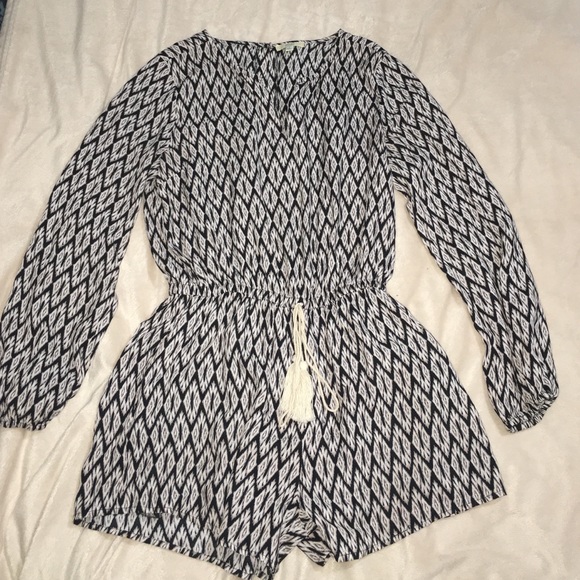 long sleeved pattern romper💘