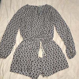 long sleeved pattern romper💘