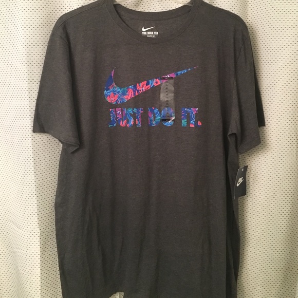 Nike Tee - NWT