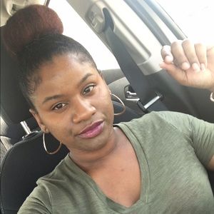 Meet your Posher, Clarissa