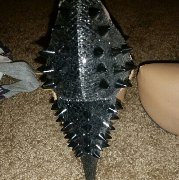 Nude spiked heels 💅👠 - Picture 2 of 3