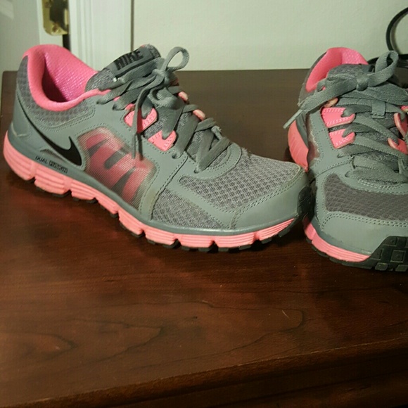 Nike Dual Fusion shoes