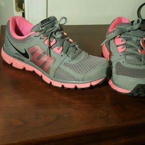 Nike Dual Fusion shoes