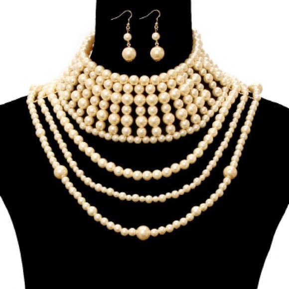 Chunky Pearl Necklace Set