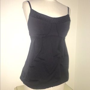Lululemon black top excellent condition Sz 4. Free Shipping