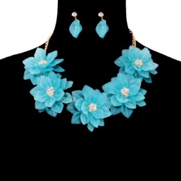 Flower Necklace Set