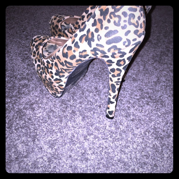 👠REDUCED•• Open-toe Cheetah Stilletto Heels