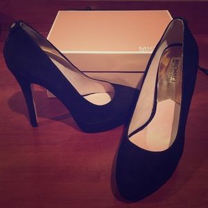 MICHAEL by Michael Kors Suede Black York Pumps