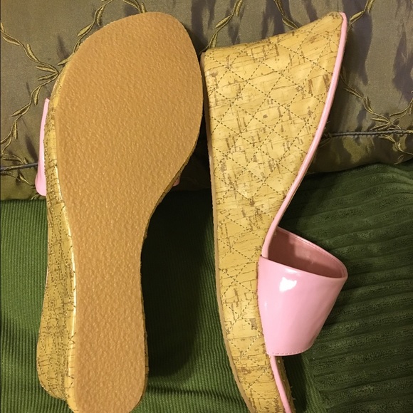Brand New Sz10 Pink patent 3" wedge with 2" strap - Picture 2 of 3