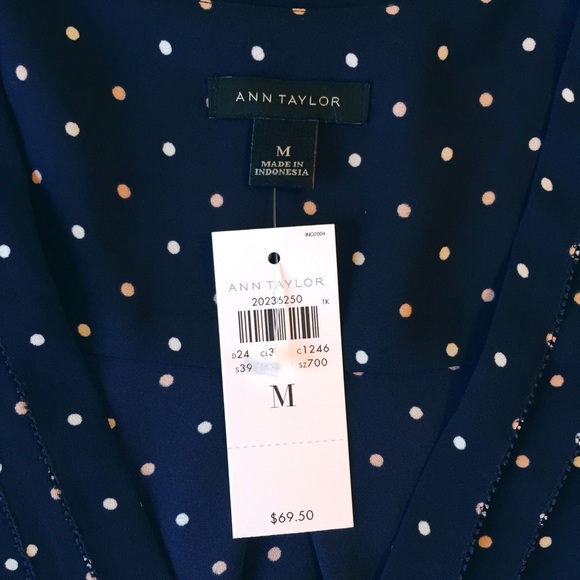 Ann Taylor NWT Navy Dot Pleated Shell - Picture 2 of 3