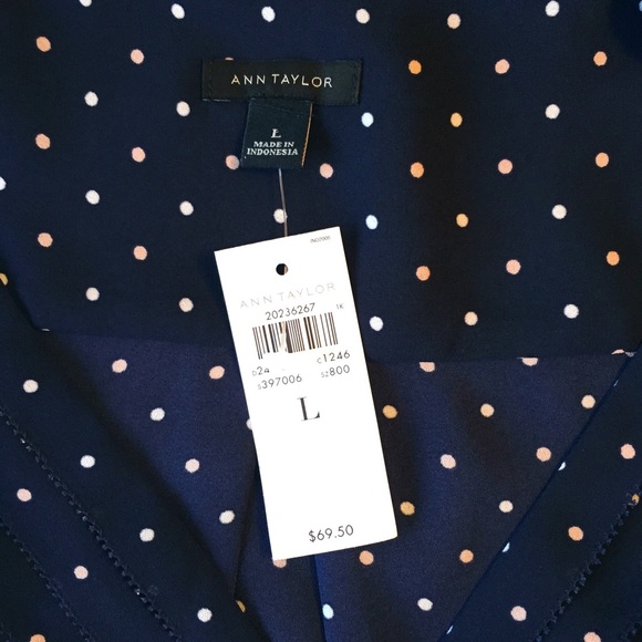 Ann Taylor NWT Navy Dot Pleated Shell - Picture 3 of 3