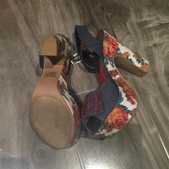 Rampage Floral Bow Heels - Picture 4 of 4