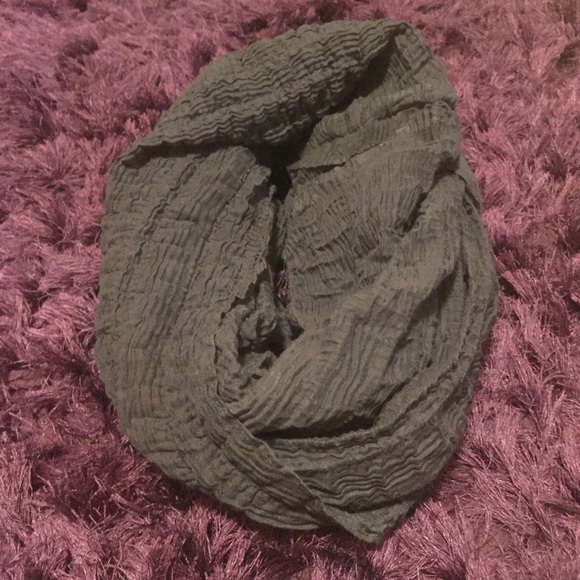 🚫SOLD🚫NWT Gray cinched infinity scarf 🌻🌵