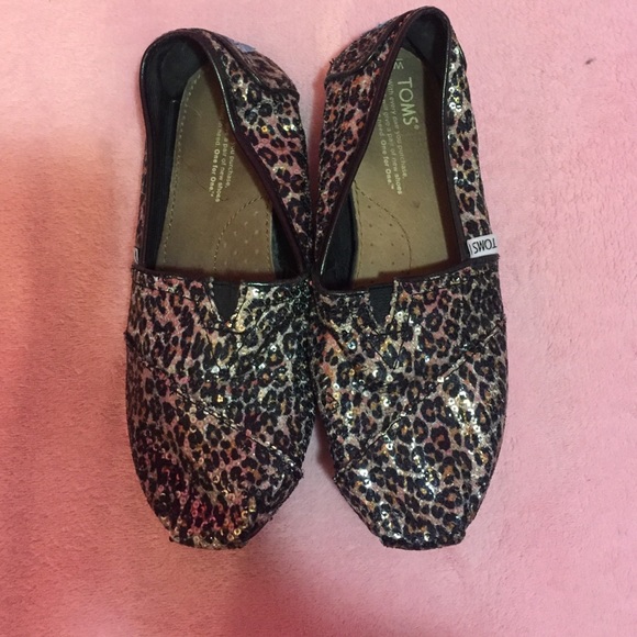 Cheeta print toms! Size 6.5