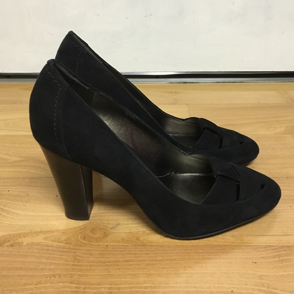 Joan & David cutout pumps
