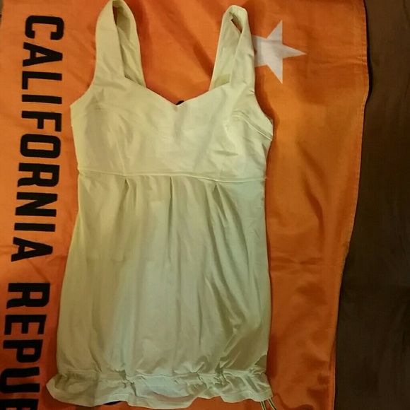 Lululemon sports tank, size 4