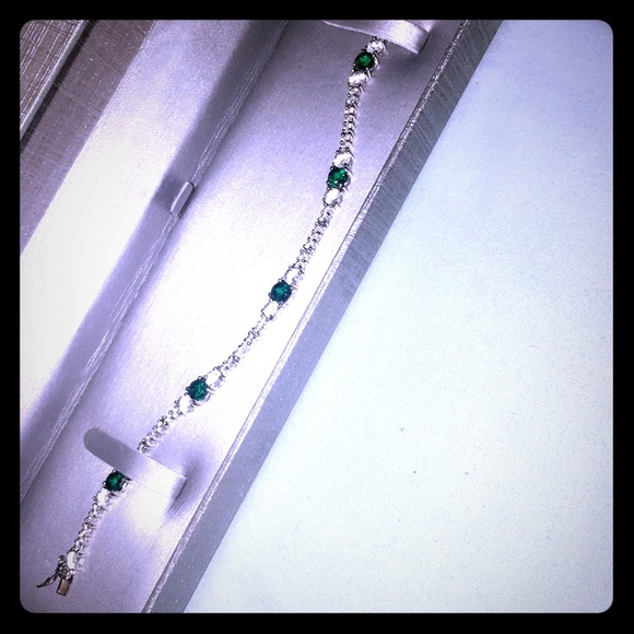 Diamond zales emerald bracelet paid 795.00$