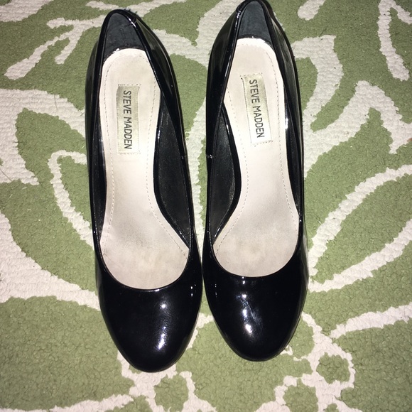 Black Patent Steve Madden Pumps - Picture 1 of 2