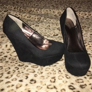 ✨Like New Black Suede Wedges ✨