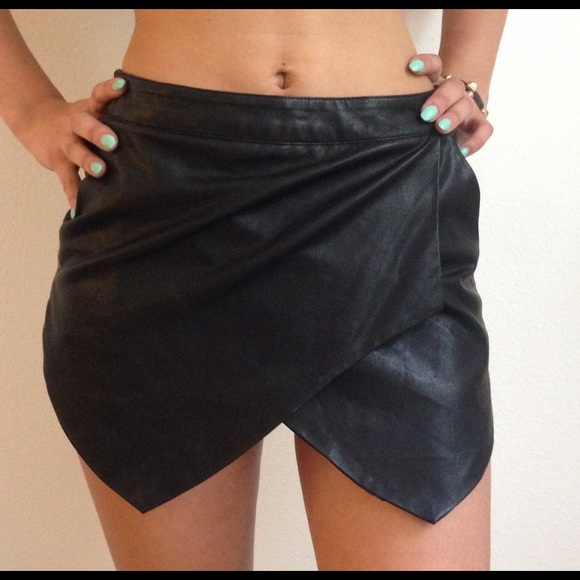 High Fashion Leather Skirt/Skort - Picture 2 of 4