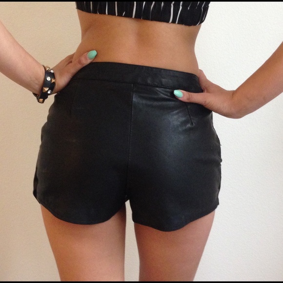 High Fashion Leather Skirt/Skort - Picture 4 of 4
