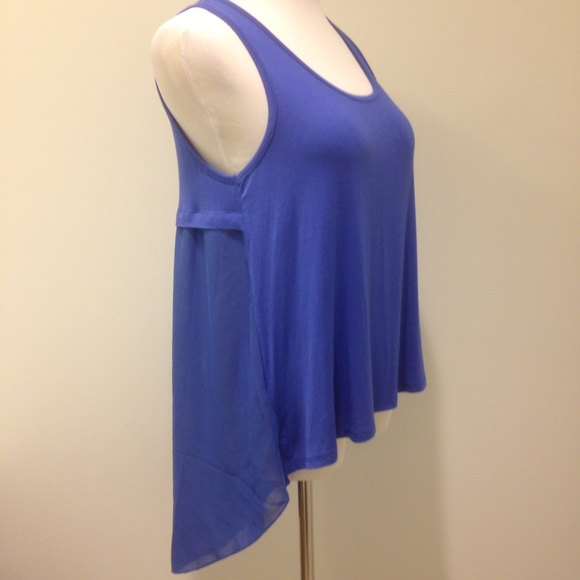 CLEARANCE Beautiful high-low sleeveless top - Picture 2 of 4