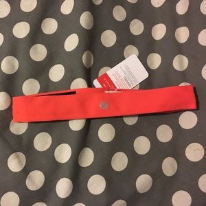 NWT Lululemon Headband - Alarming