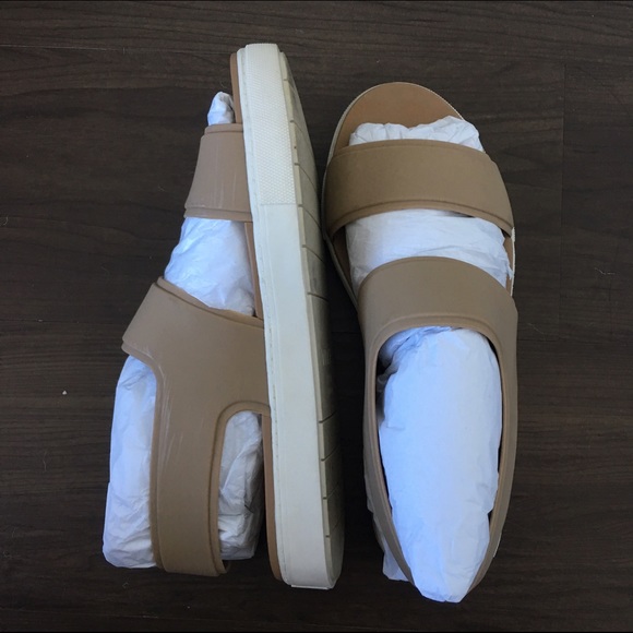 Vince Waterproof Platform Sandal - Picture 4 of 4