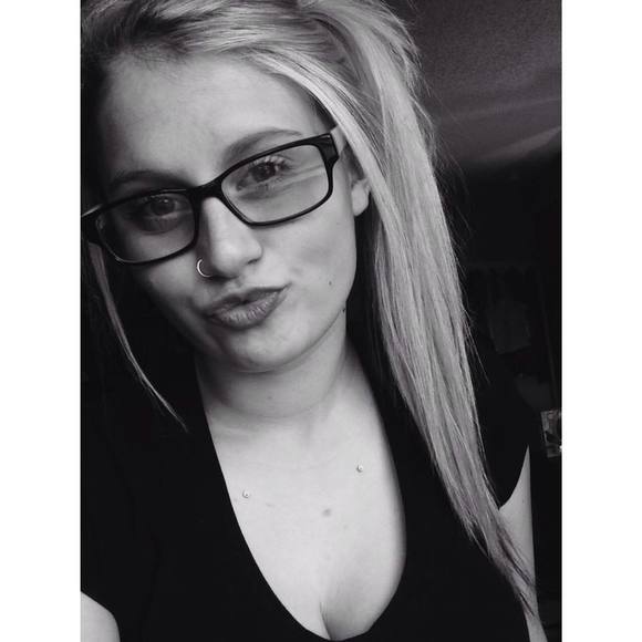 Meet your Posher, Mikaylee - Picture 1 of 1