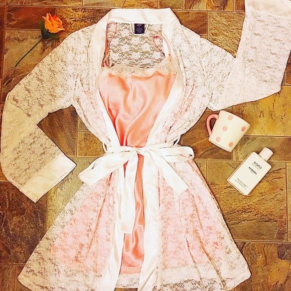 🎊3 for $25 Sale🎊 White Lace Kimono Robe