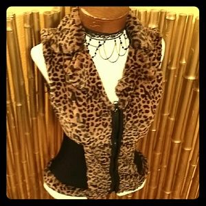 😆SALE💲Foux fur leopard print sleeveless sweater