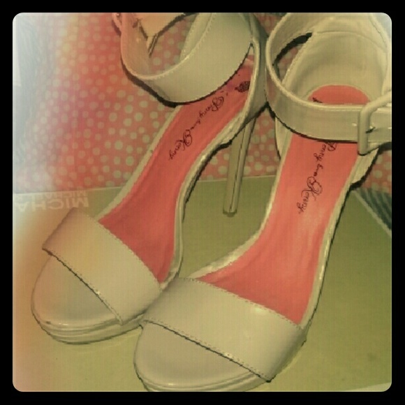 Tan/Nude strappy heels with ??bonus MK shoe box