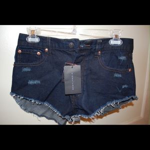 Signature 8 high waisted shorts