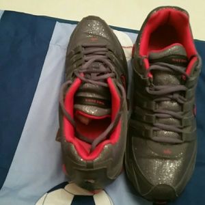 Worn once very nice Women's Nike Shop shoes.